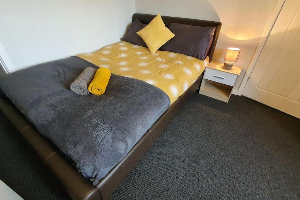 Contractors-City Centre-Parking-Sleeps 9 -Smart Tv, 2 Bathrooms! Coventry Exteriör bild