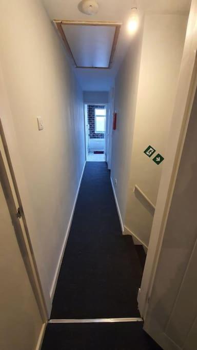 Contractors-City Centre-Parking-Sleeps 9 -Smart Tv, 2 Bathrooms! Coventry Exteriör bild