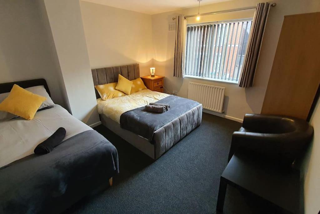 Contractors-City Centre-Parking-Sleeps 9 -Smart Tv, 2 Bathrooms! Coventry Exteriör bild